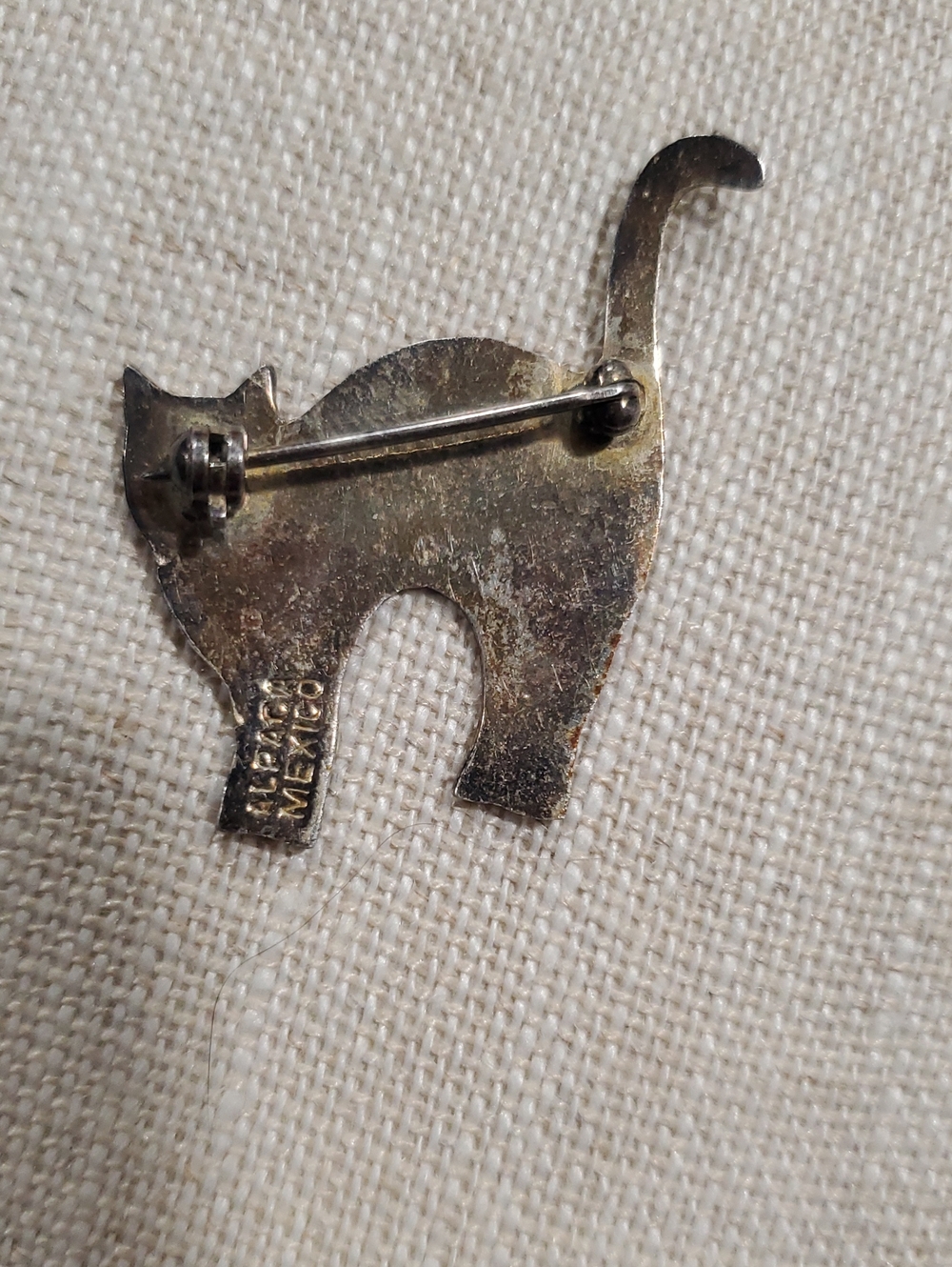Silver Cat Brooch with Black Enamel and Iridescent Inlay - Picture 2 of 2